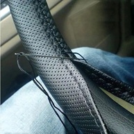 Capa de Volante Ecológica Preta: Couro Premium e Conforto para Seu Carro - imagem 1