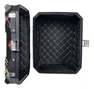 Bau Traseiro Moto GP Tech 45L Preto - Resistente, Impermeável e Seguro - imagem 5