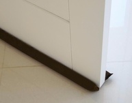 Protetor Veda Porta Preto 110cm: Adeus Insetos e Poeira! - imagem 4