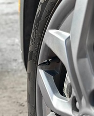 Tampas de Válvula Elektroplate Black Spike: Estilo e Proteção Universal para Seu Veículo - imagem 3