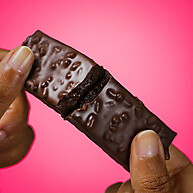 BOLD Snacks Trufa de Morango: 12g de Proteína! - imagem 2