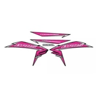 Protetor Adesivo Rosa Cromo Sign para Honda NXR Bros 150 ES 2010 - Estilo e Proteção Premium - imagem 2