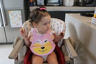 Babador de Silicone Esquilinho KaBaby Rosa - Prático, Lavável e à Prova de Vazamentos - imagem 4