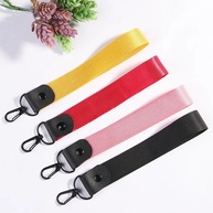 Cordão de Pulso para Crachá e Celular: Estilo e Praticidade - imagem 2