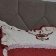 Colcha Matelada Bordada em Fitas de Cetim – Conforto e Elegância para Seu Quarto - imagem 2