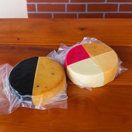 Kit 5 Queijos Artesanais da Serra da Canastra, Roquefort Mineiro, Parmesão Capa Preta, Parmesão Fresco, Reino, Prato Cobocó(1kg) - imagem 3