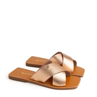 Rasteira Cobre: Estilo e Conforto! - imagem 1