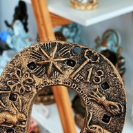Ferradura Amuleto da Sorte em Resina com Pintura Bronze - 11cm - imagem 3