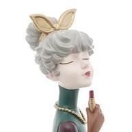 Boneca Decorativa Wolff: Elegância em Resina - imagem 2