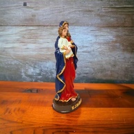 Imagem de Nossa Senhora da Saúde em Resina Maciça 15cm - Detalhes Pintados à Mão, Super Resistente - imagem 3