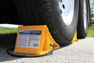 Calço de Roda Camco 4472 Amarelo com Corda: Segurança e Estabilidade para seu Veículo - imagem 3