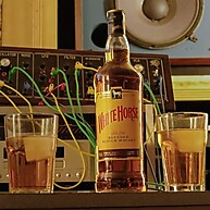 White Horse Whisky 1L: Sabor Premium e Tradição - imagem 3