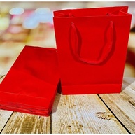 Sacolas de Papel Vermelhas: 10 Unidades para Presentes! - imagem 1