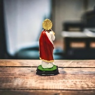 Imagem do Sagrado Coração de Jesus em Resina 15cm - Peça Artesanal para Decoração Religiosa - imagem 3