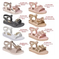 Kit com 3 Pares de Calçados Infantil Feminino: Tênis, Bota e Sandália - imagem 2