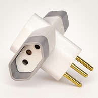 Adaptador Tomada Benjamin Tripolar T 3 Saídas 10A Bivolt Padrão Brasileiro - Mais Conexões e Segurança! - imagem 1