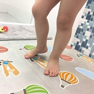 Adesivo Piso de Banheiro Antiderrapante Infantil com 14 Unidades - Segurança e Diversão no Banho - imagem 4