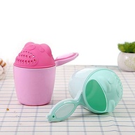 Copo Multifuncional para Banho do Bebê - Enxágue Seguro e Diversão Garantida - imagem 3