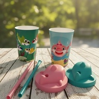 Copo Infantil com Canudo e Tampa 3D Baby Shark Rosa - 350ml Estampado Seguro e Divertido - imagem 3