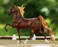 Breyer Horses Traditional Series WC Marc of Charm - Figura de Cavalo em Escala 1:9 com Detalhes Exclusivos - imagem 3