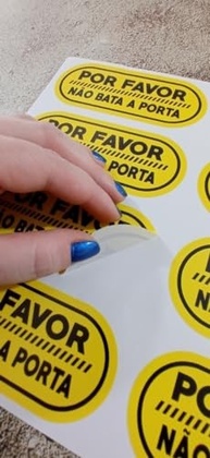 Kit 8 Adesivos 'Não Bata a Porta' 12x5cm em Vinil Resistente - Proteja seu Imóvel com Estilo! - imagem 4