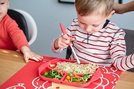 Marcus e Marcus The Lion Cub – Prato Divisor em Silicone com 3 Compartimentos, Vermelho, 12+ Meses - imagem 3