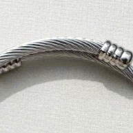 Bracelete com Trevo de Quatro Folhas: Elegância e Sorte - imagem 1