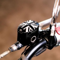 Tampa de Fluido de Freio Dianteiro Royal Enfield: Estilo e Durabilidade para sua Moto - imagem 3