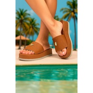 Tamanco Plataforma Caramelo: Conforto e Estilo! - imagem 1