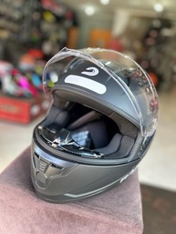 Capacete Race Tech Hit Monocolor: Segurança e Estilo para Sua Aventura - imagem 4