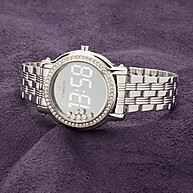 tecnologia-e-elegancia-strass-com-prata-digital-champion-relogio