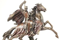 Cavaleiro Medieval Templário com Bandeira Veronese 77709 - Decoração Histórica e Simbólica - imagem 4