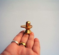 Shivling Shiv Parivar - Escultura de Latão Decorativa para Casa e Templo - 1,25" 55g - imagem 5