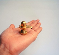 Shivling Shiv Parivar - Escultura de Latão Decorativa para Casa e Templo - 1,25" 55g - imagem 1