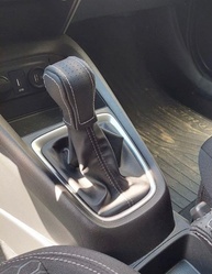 Capa Manopla Câmbio Couro Manual Hyundai HB20 (2013-2021) - Toque Premium - imagem 4