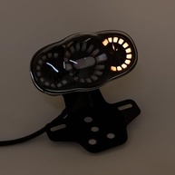 Luz Traseira LED RGB Multifuncional Evomosa: Freio, Seta e Placa Integrados para Motos Universais 12V - imagem 3