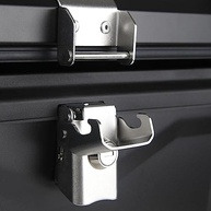 traseiro-univel-para-estilo-moto-a-viagem-seguranca-tronos-bau-preto-sua-55l-e-a