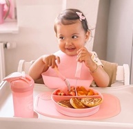 twistshake-de-e-meses-livre-bpa-seguro-tapete-6-rosa-pratico-e-conjunto-prato-a-click-de-pastel-a