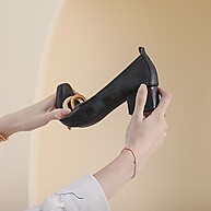 Sapatos Femininos Elegantes: Salto Médio e Design Único - imagem 2