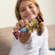 uva-sabor-c-de-display-brasil-unid-22g-banana-minions-barra-20-frutas-440g-kids-de-banana