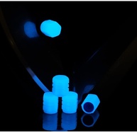 Tampas de Válvula de Pneu Fluorescentes Azuis - Toque de Luxo e Segurança Noturna para Seu Carro - imagem 3