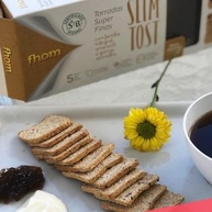 Torrada Slim Tost Integral com Grãos Zero Lactose Alimento Vegano Fhom 110g - imagem 2