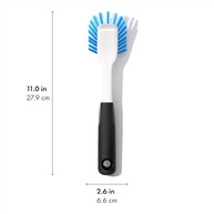 Escova de Limpeza em Nylon OXO - Resistente e Versátil para Cozinha - imagem 3