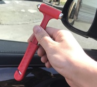 Martelo Quebra Vidro e Corta Cinto Karbox 16cm: Segurança Essencial para seu Veículo - imagem 1