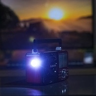 Caixa de Som Retrô Vintage Bluetooth 10W RMS Solar | Rádio FM/AM, MP3, USB, SD e Lanterna - imagem 5