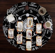 Pano de Altar Quadrado para Tarot e Wicca - 45,72cm - Tecido de Algodão com Franjas e Estampa Prateada - imagem 3
