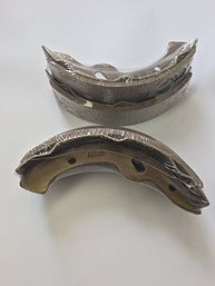 Conjunto de Freio para Carrinhos de Golfe E-Z-Go, Yamaha e Workhorse - 4 Sapatas de Alta Performance - imagem 4