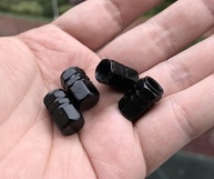 Kit 4 Tampinhas Válvula Pneu Carro e Moto Liga de Alumínio Worth Karbox Preto - imagem 1