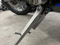 Mola de Retorno Reforçada AltRider para Suporte Lateral Yamaha Tenere 700 - imagem 3