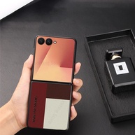 Capa Z Flip: Couro & Xadrez Premium - imagem 3